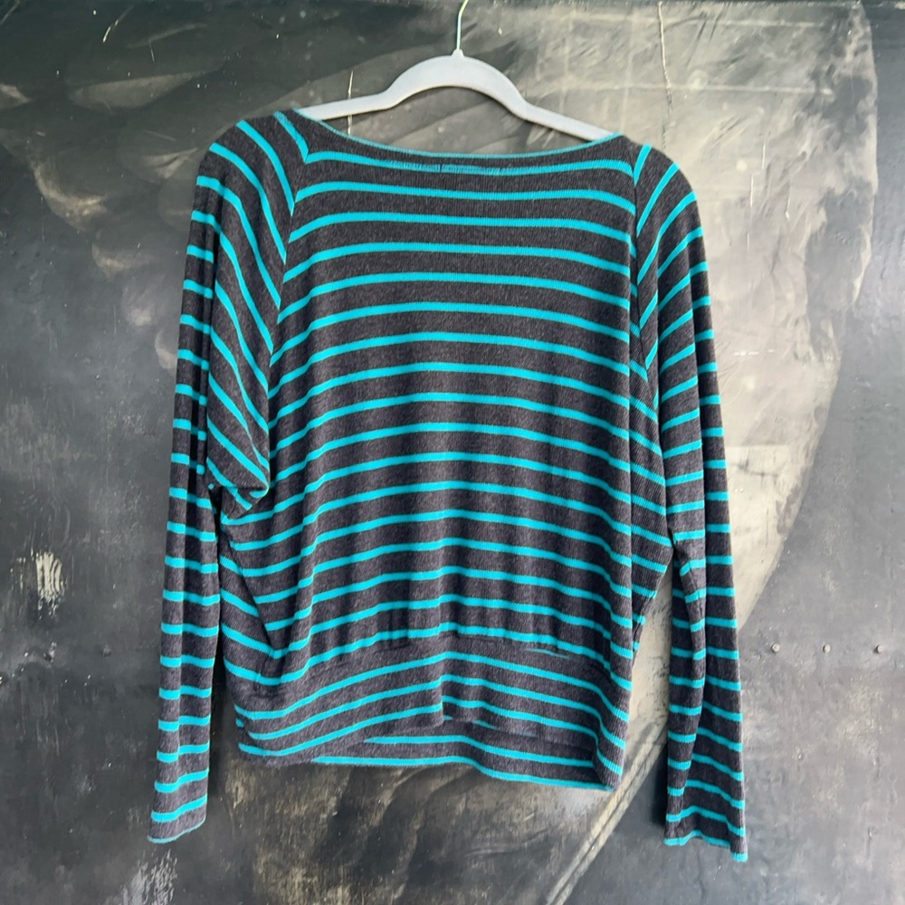 Bordeaux Teal Top  Relaxed Fit Sz M - Picture 4 of 8